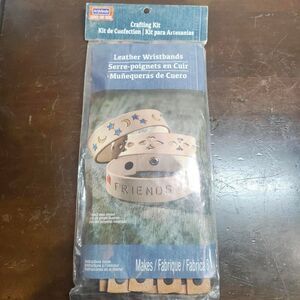 ArtMinds * brand New * crafting Kit  leather wristbands